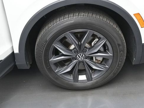 Used 2023 Volkswagen Tiguan SE w/ Panoramic Sunroof Package FWD image 37