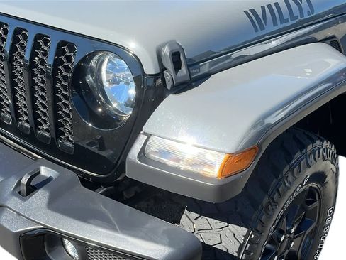 Certified 2022 Jeep Gladiator Sport image 8