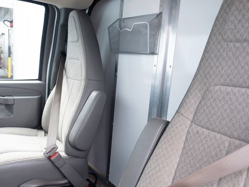 Used 2020 Chevrolet Express 3500 RWD image 6