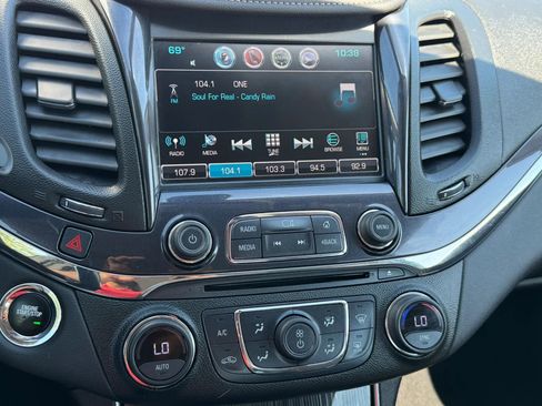 Used 2018 Chevrolet Impala Premier FWD image 12