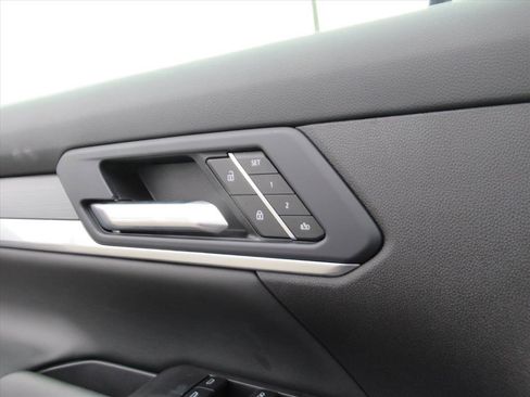 Used 2025 GMC Terrain Elevation w/ Elevation Premium Package image 30