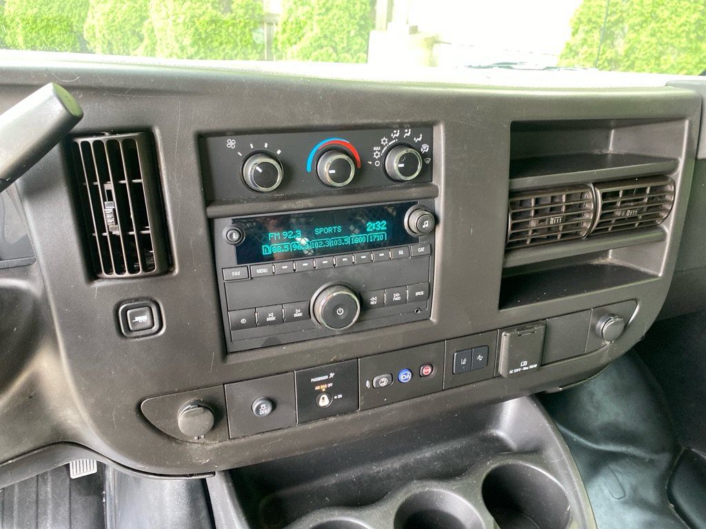 Used 2021 Chevrolet Express 2500 Extended RWD image 13