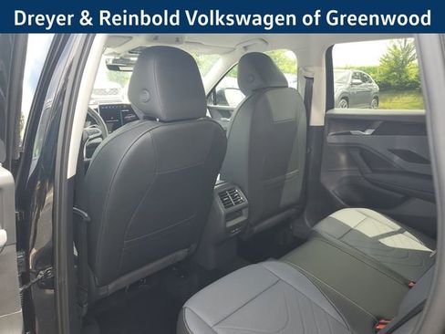 New 2025 Volkswagen Tiguan SE image 14