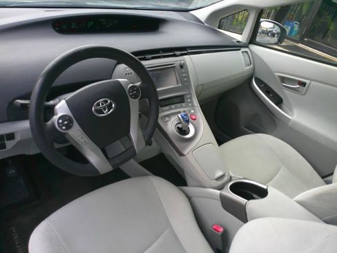 Used 2015 Toyota Prius Three image 11