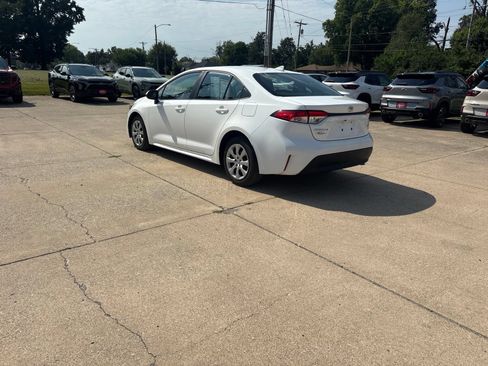 Used 2024 Toyota Corolla LE FWD image 5