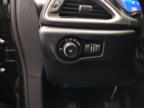 New 2026 Chrysler Pacifica Select FWD image 36
