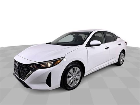 Used 2025 Nissan Sentra S image 1