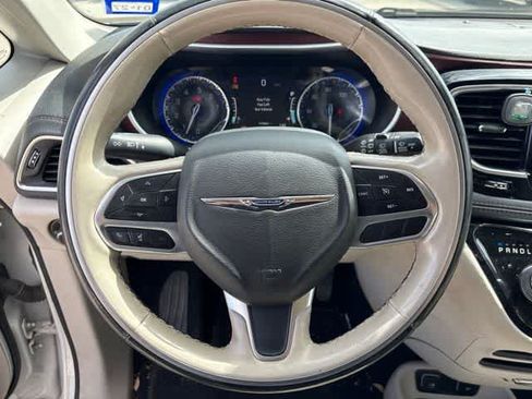Used 2020 Chrysler Pacifica Limited FWD image 14