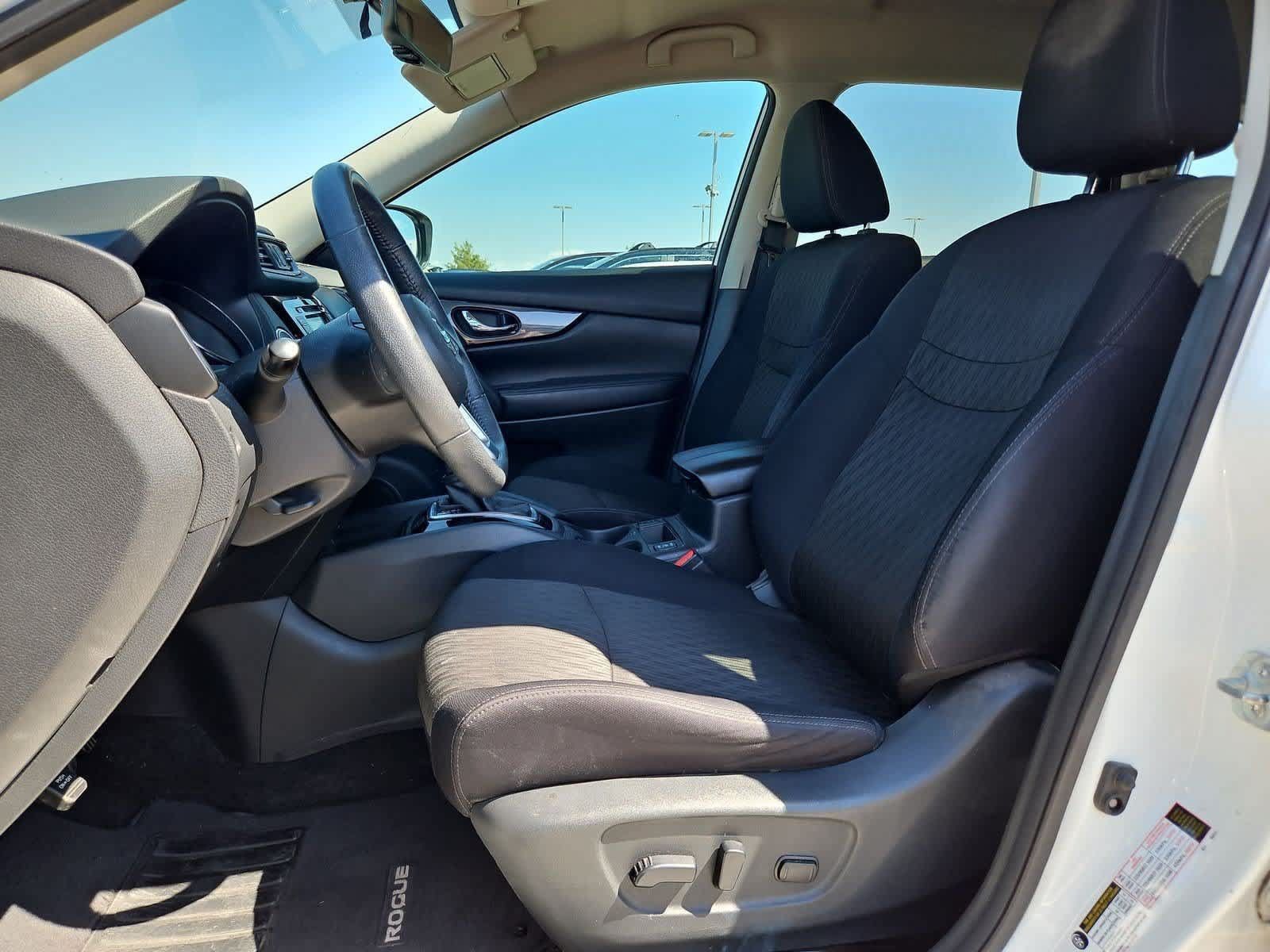 Used 2018 Nissan Rogue SV FWD image 15