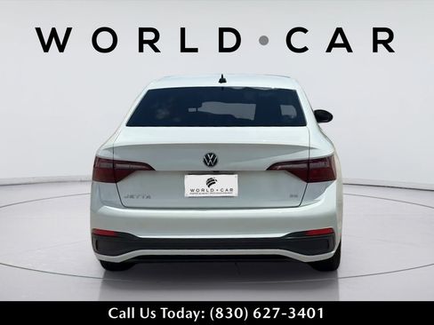 Used 2024 Volkswagen Jetta SE FWD image 7