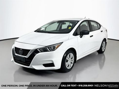 Used 2020 Nissan Versa S FWD image 1
