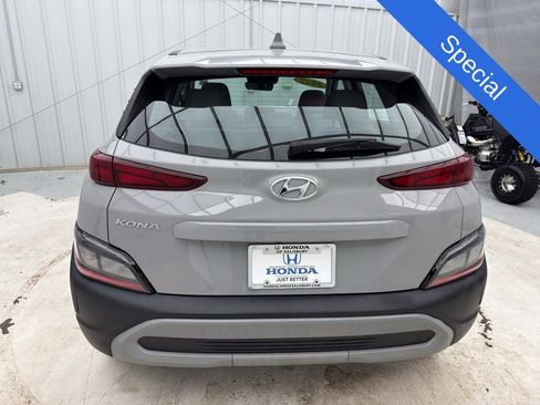 Used 2022 Hyundai Kona SE image 5