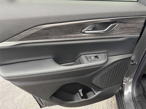 New 2025 Jeep Grand Cherokee Limited image 12