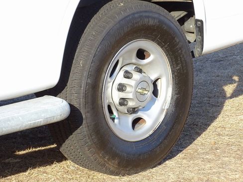 Used 2024 Chevrolet Express 2500 w/ Driver Convenience Package image 32