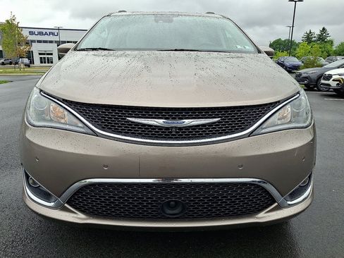 Used 2017 Chrysler Pacifica Touring-L Plus w/ Advanced Safetytec Group FWD image 2