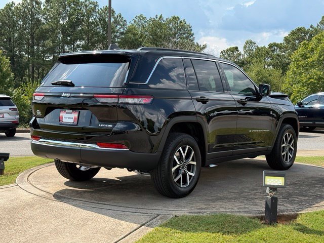 New 2027 Jeep Grand Cherokee Laredo X RWD image 7