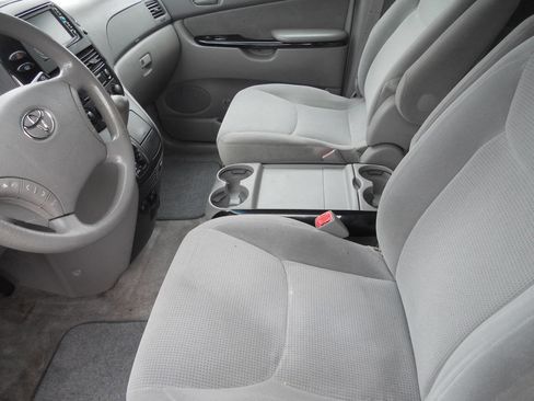 Used 2005 Toyota Sienna LE FWD image 17