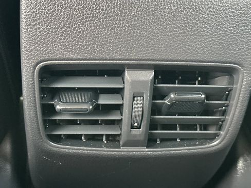 Used 2025 Toyota Corolla Cross XLE image 43