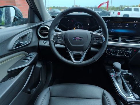 Certified 2024 Chevrolet Trax ACTIV w/ Sunroof Package FWD image 2
