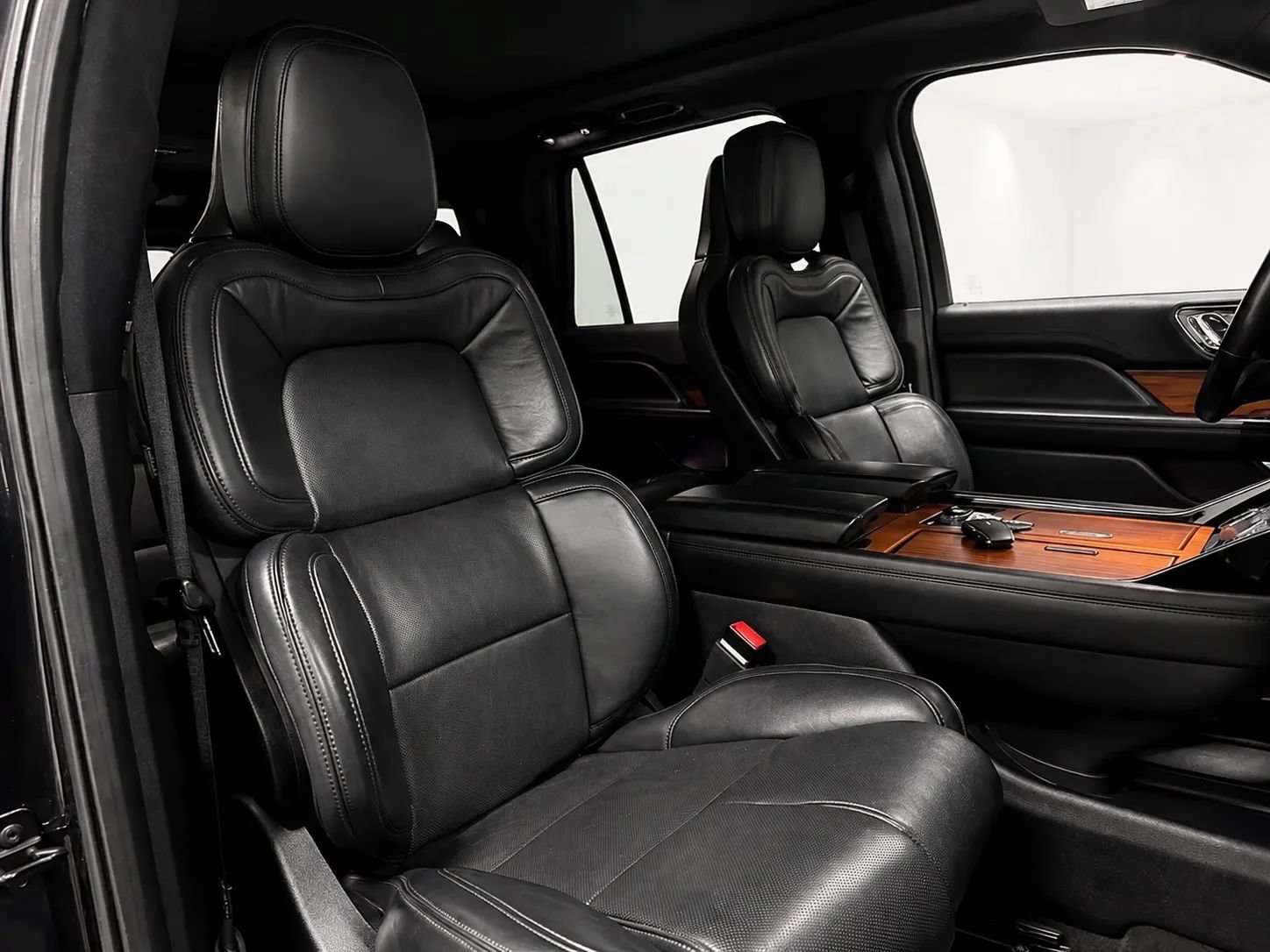 Used 2019 Lincoln Navigator L Reserve w/ Cargo Package AWD/4WD image 26