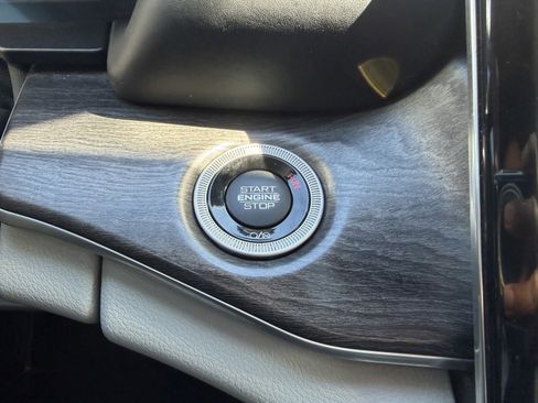 Used 2022 Jeep Grand Cherokee L Overland w/ Luxury Tech Group IV image 39