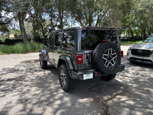 Used 2025 Jeep Wrangler Unlimited Sahara AWD/4WD image 17