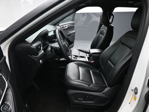 Certified 2020 Ford Explorer XLT w/ Equipment Group 202A image 10