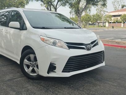 Used 2018 Toyota Sienna LE