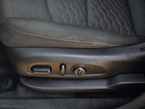 Used 2019 Chevrolet Equinox LT FWD image 25
