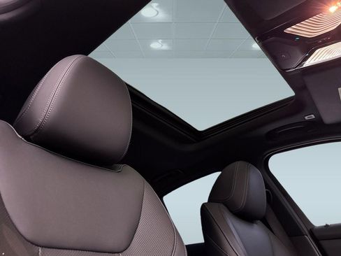 Used 2023 BMW 330i Sedan w/ Convenience Package image 25