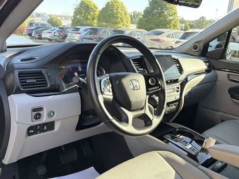 Used 2022 Honda Pilot Touring image 16