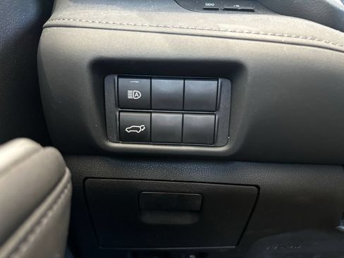 Used 2023 Toyota Highlander XLE AWD/4WD image 26