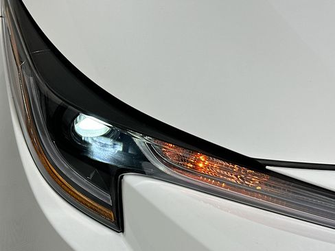 Certified 2025 Toyota Corolla LE FWD image 9