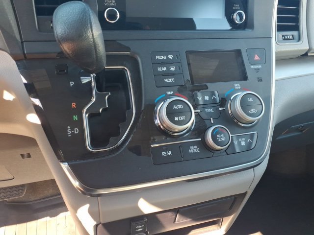 Used 2018 Toyota Sienna L FWD image 15