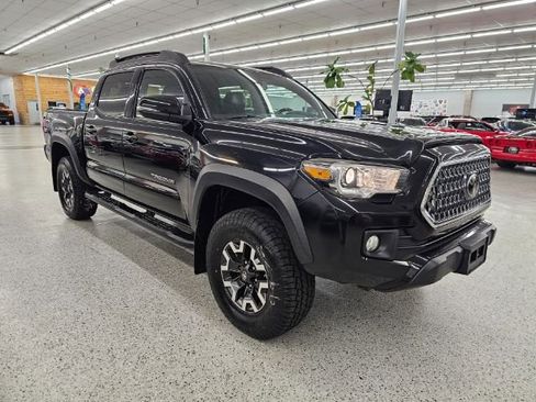 Used 2019 Toyota Tacoma TRD Off-Road image 3