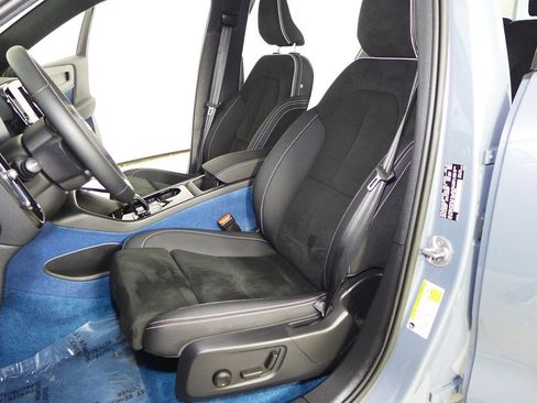 Used 2023 Volvo XC40 Recharge Ultimate image 22