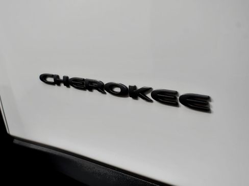 Used 2017 Jeep Cherokee Trailhawk w/ Comfort/Convenience Group image 54