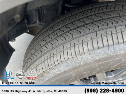 Used 2025 Toyota 4Runner SR5 AWD/4WD image 12