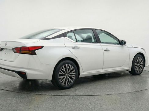 Used 2025 Nissan Altima 2.5 SV FWD image 9