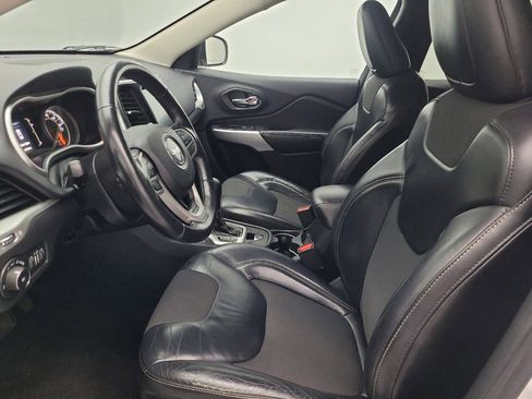 Used 2018 Jeep Cherokee Latitude Plus image 17