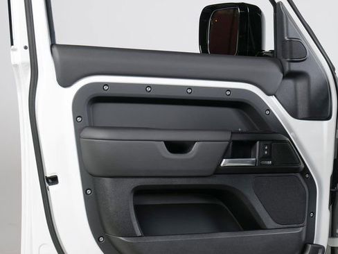 Used 2025 Land Rover Defender 130 V8 image 26