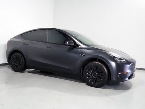 Used 2024 Tesla Model Y 2WD image 1