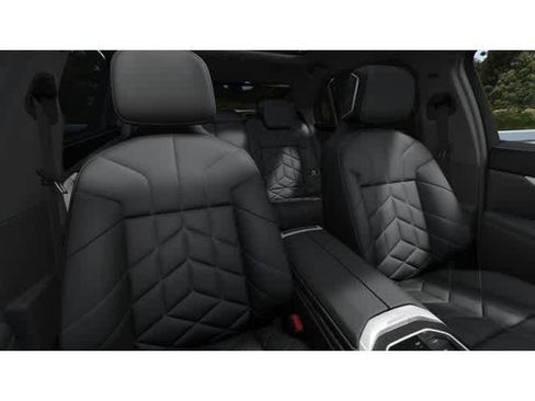 New 2025 BMW i7 eDrive50 image 11