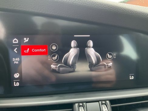 Used 2022 Alfa Romeo Giulia Veloce image 11