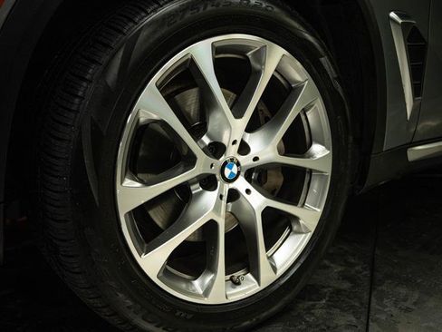 Used 2024 BMW X5 xDrive40i w/ Premium Package AWD/4WD image 3