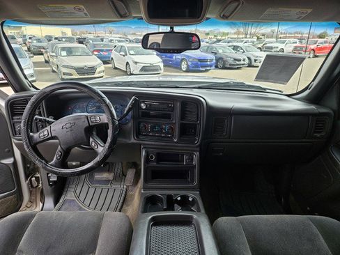 Used 2005 Chevrolet Silverado 2500 LS w/ Heavy-Duty Power Package image 18