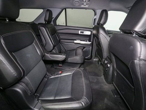 Used 2022 Ford Explorer Limited w/ Limited Technology Package image 19