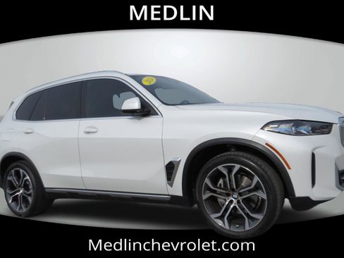 Used 2024 BMW X5 xDrive40i w/ Premium Package image 1