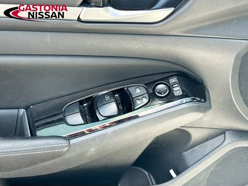 Used 2023 Nissan Altima 2.5 SV FWD image 22
