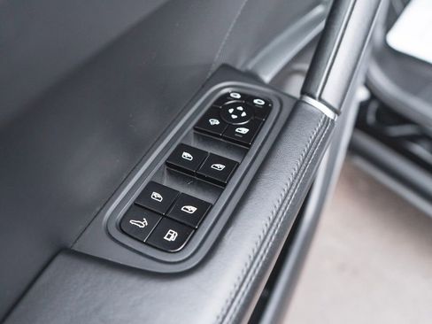 Used 2021 Porsche Cayenne Turbo S image 32